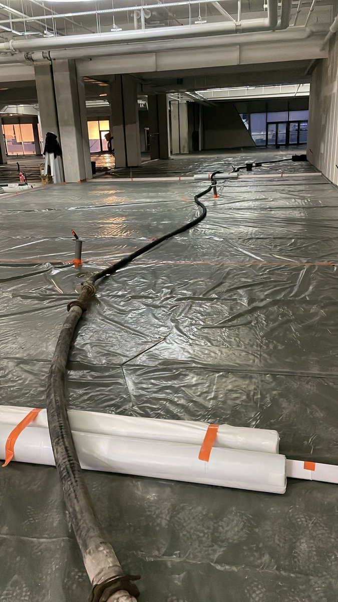 ▶️ ACTU CHANTIER

👷 Notre société SEBM intervient avec le partenaire SNC pour le coulage de 20000m2 de chape pour les Galeries Lafayette.
‌
Bravo et bon courage aux équipes 👏