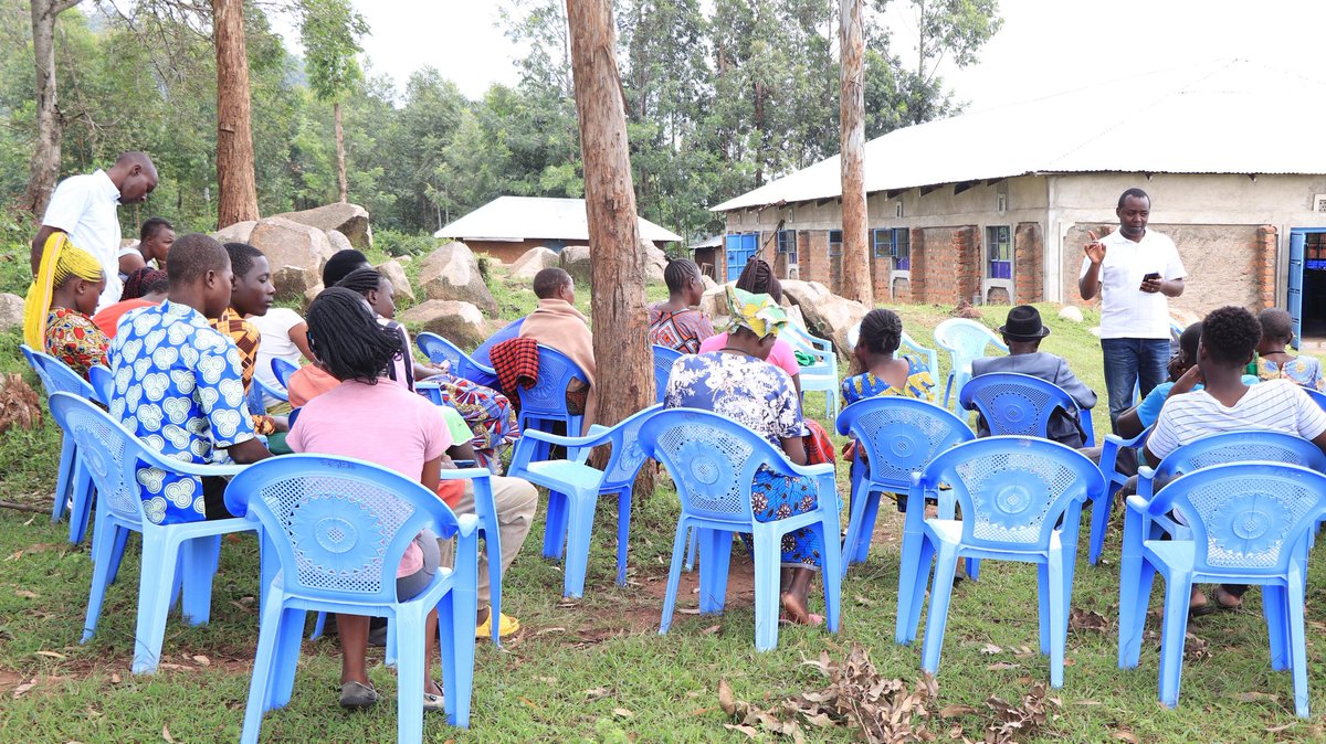 SoffyBen's tweet photo. As parents of teenagers, we have a lot of trouble. When these children learn about reproductive health in class, they try out practicals, because they are curious, and get pregnant @NAYAKenya  conduct community forums to #endFGM @NAYAKenya @TunawezaEmpower @unicefprotects https://t.co/6cSLqmC6Gu