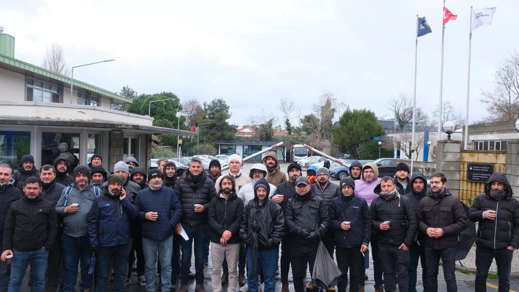 devyapi_is's tweet photo. YAPI MERKEZI’NDE DİRENE DİRENE KAZANDIK 

Tanzanya demiryolu projesinde çalışan arkadaşlarımızın verilmeyen maaş ve tazminatları için başlayan direnişimiz zaferle sonuçlanmıştır.

Başta fırtına yağmur ve soğuğa rağmen direnen işçilere ve destek veren dostlarımıza teşekkür ederiz. https://t.co/dXIDutZfnk