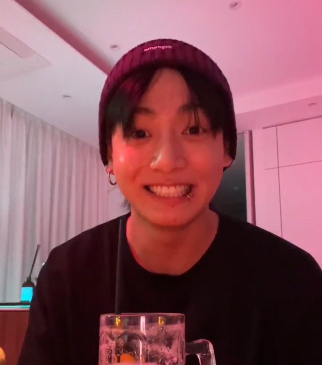 jeonlver97_'s tweet photo. 2019.                                                2023 https://t.co/S8yQYMIQ72