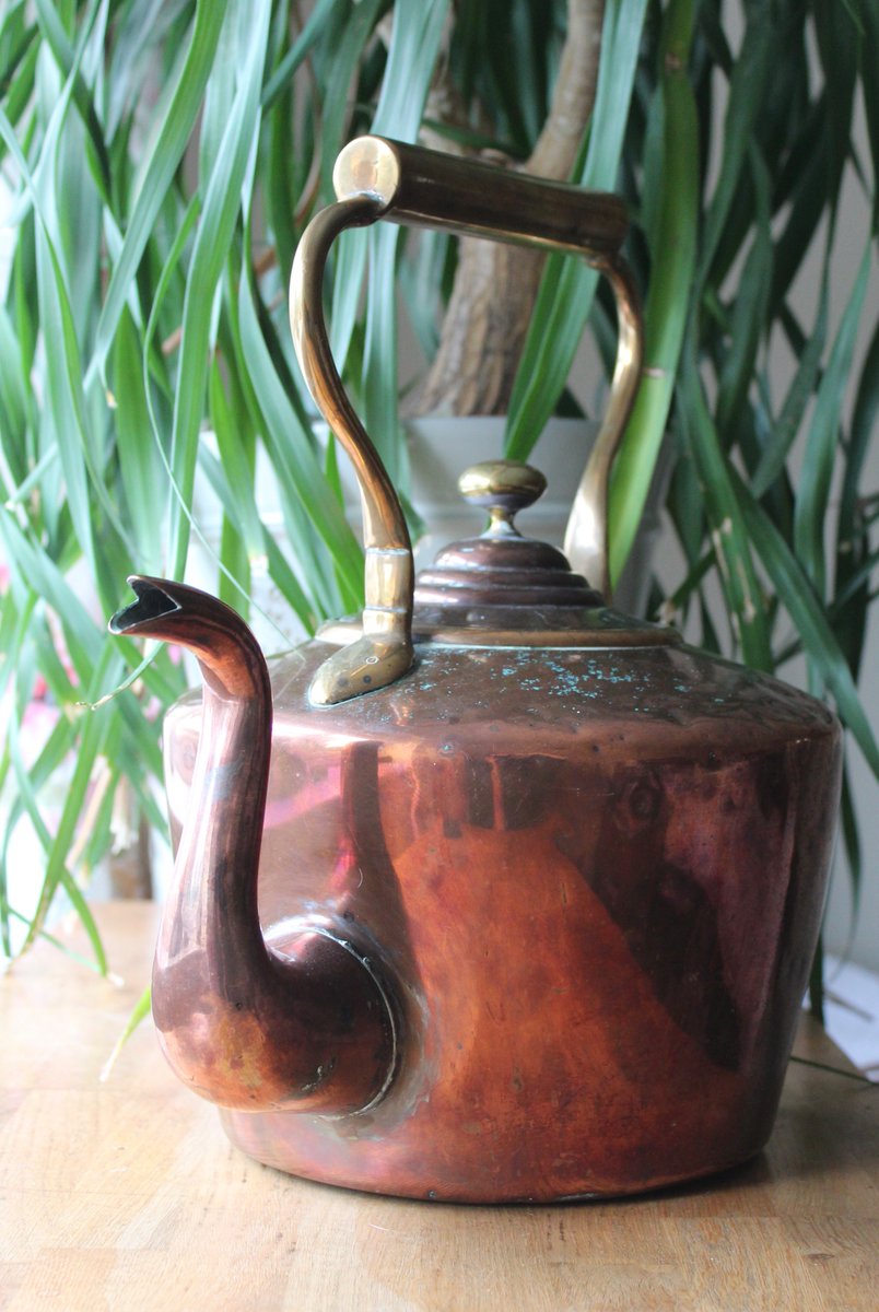 homeofjuniper's tweet photo. A few vintage pieces, with warm colours. Including this stunning antique copper kettle (with 25% off until end Jan). And on of my favourites Mexican Sun plate 
https://t.co/iNyHr6mdKw

#vintage #ceramics #vintagestyle #shopindie #shopvintage #copperkettle #sunplate https://t.co/qcIKYiyIoH