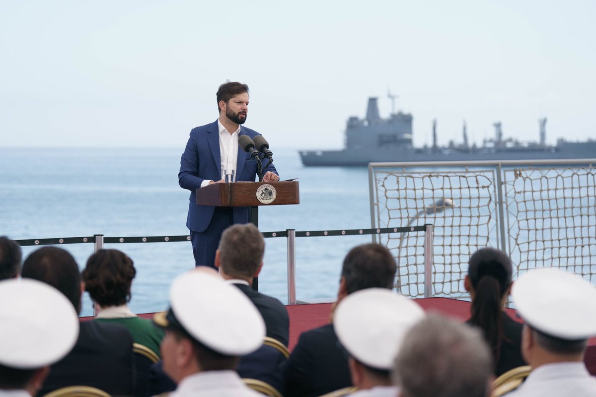 Con mucha alegría les cuento que celebramos un acuerdo con Google para construir el primer cable submarino de fibra óptica entre Sudamérica, Oceanía y Asia. Consolidamos nuestro liderazgo en conectividad para abrir paso al crecimiento, nuevas industrias y empleos. #ChileEsDigital