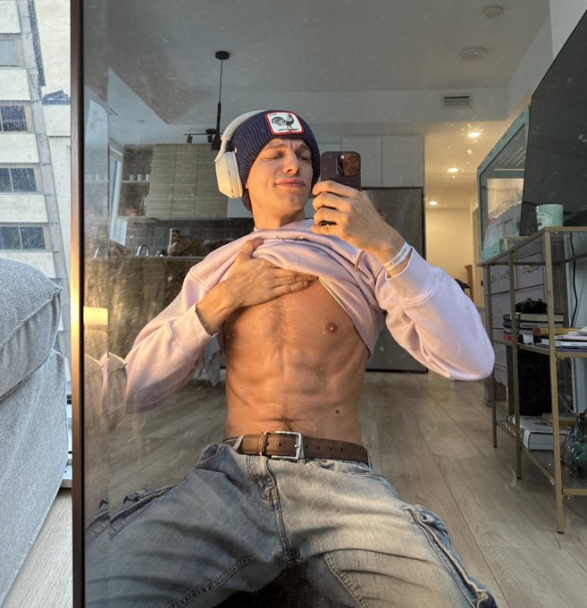 Anybody got somewhere I can put this in?? https://t.co/9g7TVP3LJe