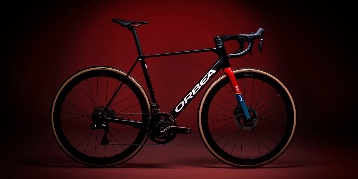 Say hello to the new #OrbeaOrca that @lotto_dstny will ride this season. 

Lightness and efficiency hand in hand with pure technology. Maximum performance to compete in the most demanding and important races in the world.

Discover it here: brnw.ch/21wFZHQ