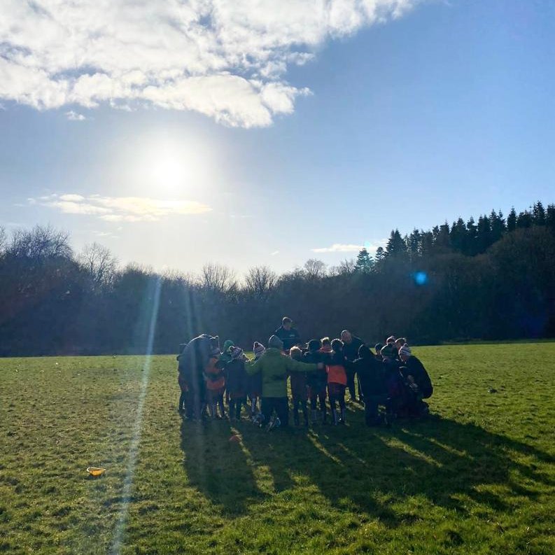 Glorious weather at Ash Grove! Our U7s in a heartwarming team huddle under clear blue skies. Our pitches are receiving top-notch care, ensuring game-ready conditions rain or shine. 

#RugbyLife #PitchPerfection #ChilternRugby