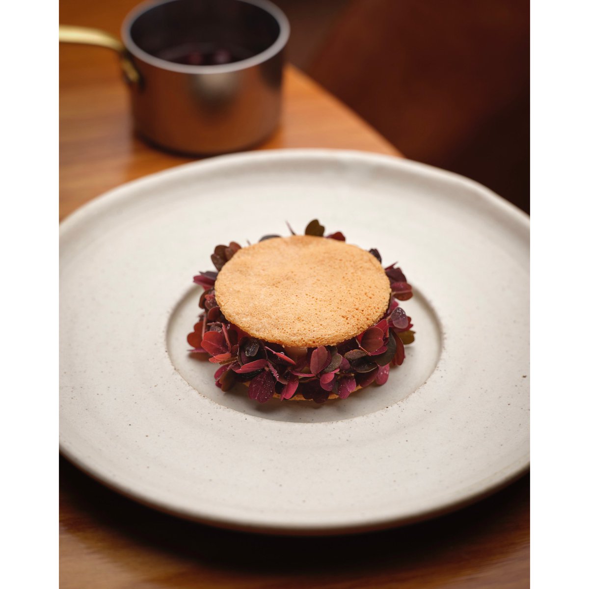 Rogan_and_Co's tweet photo. Peach leaf sandwich, Aynsome currants 🍁 from our menu earlier this year. 

#atourcore #roganandco #cartmel #simonrogan #lakedistrict https://t.co/wWknZUaS2K