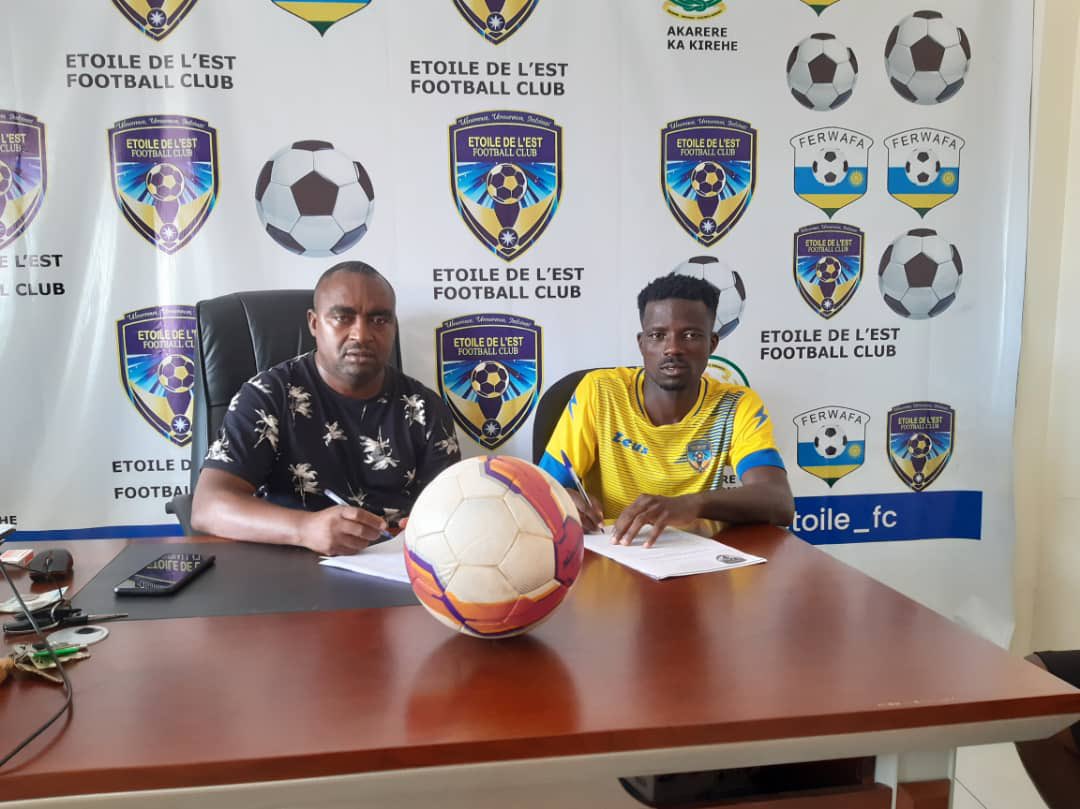 rwanda_magazine's tweet photo. Fatai Abdullah ukina hagati mu kibuga yasinye amasezerano y'igihe gito muri Etoile De L'Est
Uyu musore wari uherutse gutandukana na Rivers United,yakiniye amakipe nka Abia WarriorsFC & Enyimba FC
#rmupdates https://t.co/vnNL8mSiO2