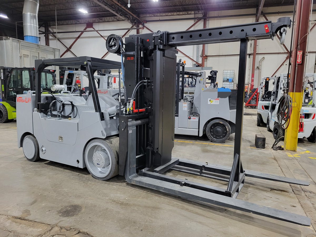NationalLiftTrk's tweet photo. Versa-Lift 25/35. 35,000lbs lift capacity! Available with 96" forks or machinery boom. Rent or purchase now. #versalift #rental #forklift https://t.co/sVxPje7Ake