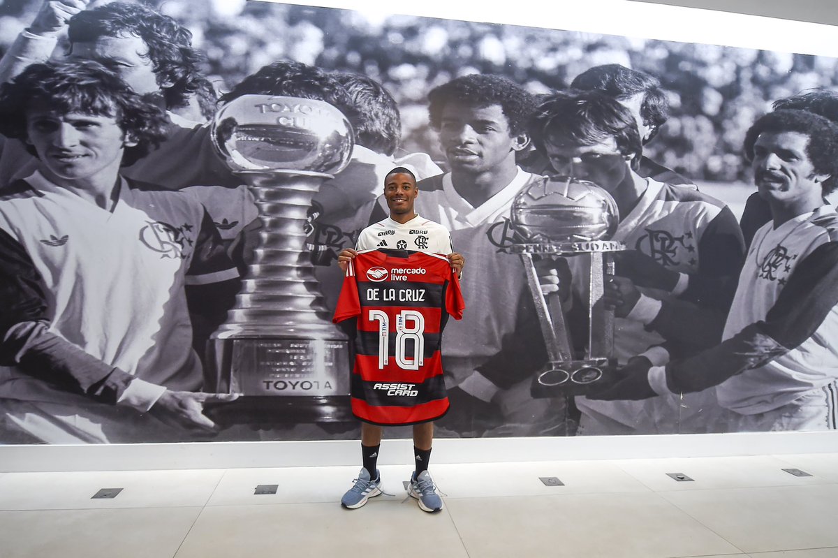 Flamengo's tweet photo. Manto definido pro nosso novo craque! De La Cruz vai usar o número 1️⃣8️⃣

Tamo junto, Nação!™️

Compre o seu na loja oficial do Mengão no @MercadoLivre: https://t.co/DYaxzonedv https://t.co/0iYVhdTbtX