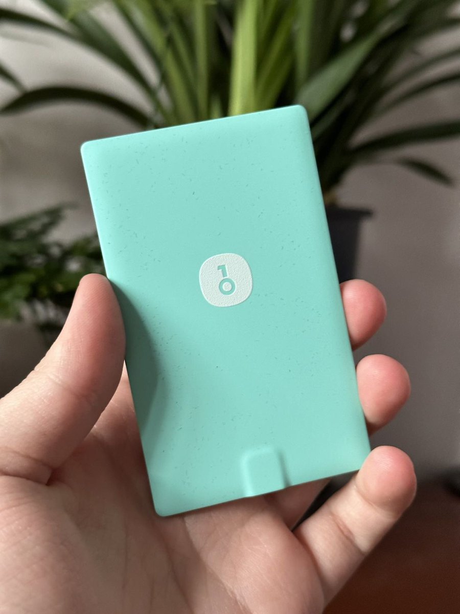 第一次收到 <a href="/OneKeyCN/">OneKey 中文</a> 钱包，打开的时候，会闻到一股淡淡的，很奇特的，描述不出来的味道。当你把 $kas 存进onekey钱包，两年后再打开盒子，你就会知道，原来两年前你闻到的那个味道叫做：

成功