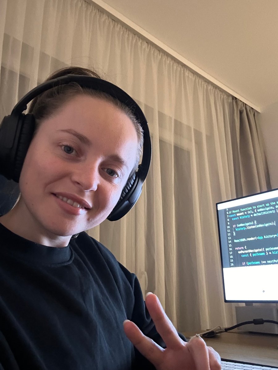 roxanamuntian's tweet image. There are times when I prefer a late-night coding session ♥️. How about you?
#CodingJourney #WomanInTech