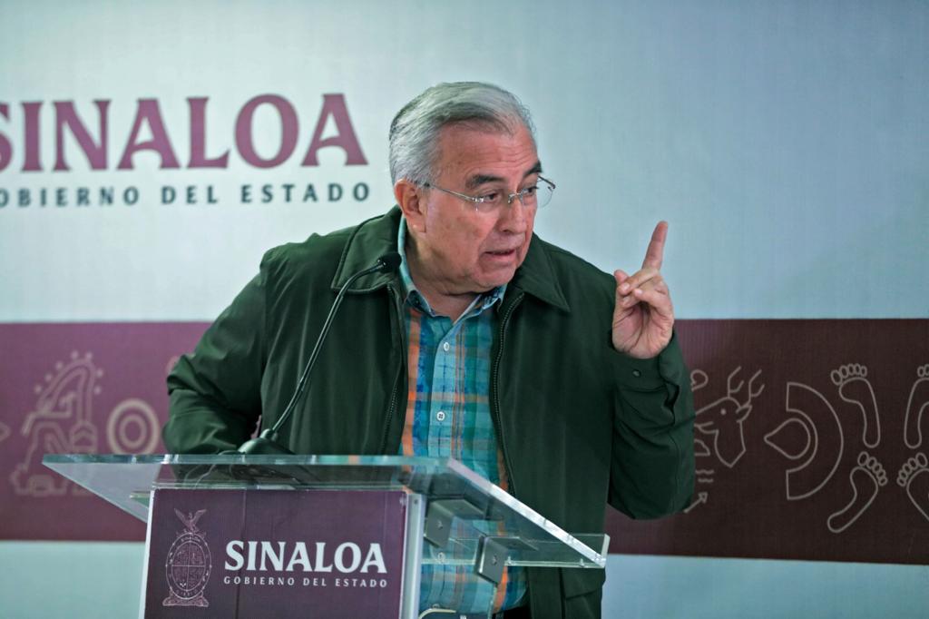 *Explicó que su administración le entregará este miércoles los 90 millones de pesos que le corresponden al Gobierno del Estado, y ofreció prestar los 200 millones de la Federación, si ésta no los radica para el 14 de enero

Culiacán, Sinaloa.- #Culiacá

comunicanoticias.com.mx/rocha-dispuest…