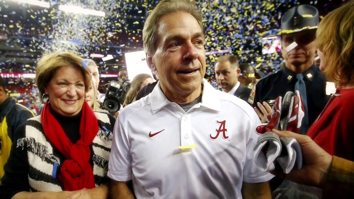 RedditCFB's tweet photo. Two American legends, coming to an end within 24 hours of each other. https://t.co/diD6sJbWe7