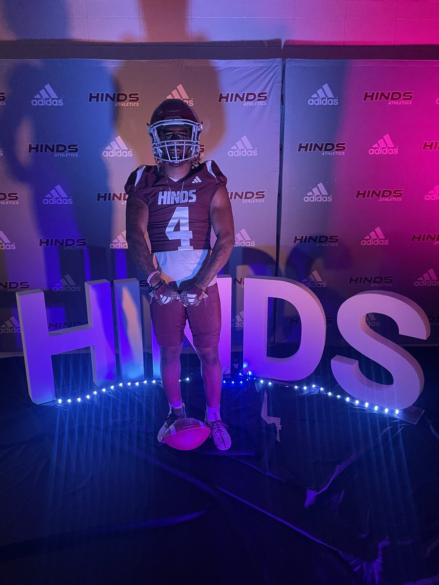 _fear4oe's tweet photo. Had a good time @HindsCC_FB yesterday!! @TDGrays @jmhdline @Coach_OC14 #notcommited @sethmc12 @PrepRedzoneMS @LawrencHopkins @MacCorleone74 https://t.co/isj6fs1vZa