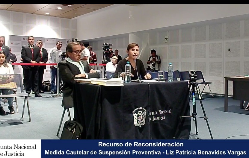 bazalar_luz's tweet photo. SINVERGÜENZA TOTAL.... FUE FISCAL DE LA NACIÓN, SU DEBER ERA METER PRESO A JORGE DEL CASTILLO PERO AHORA ES SU ABOGADO!!!
ES UN ASCO TOTAL @FiscaliaPeru  @JNJPeru  DESTITUYAN A ESTA CRIMINAL. https://t.co/w6ZXrQJkCQ