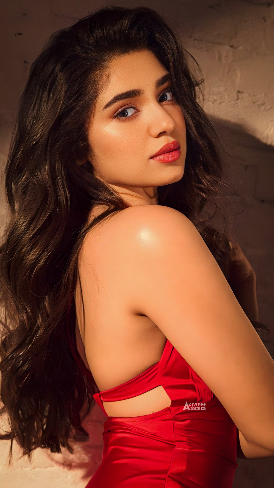 GDkyshGbgAAd2qZ?format=jpg&name=large