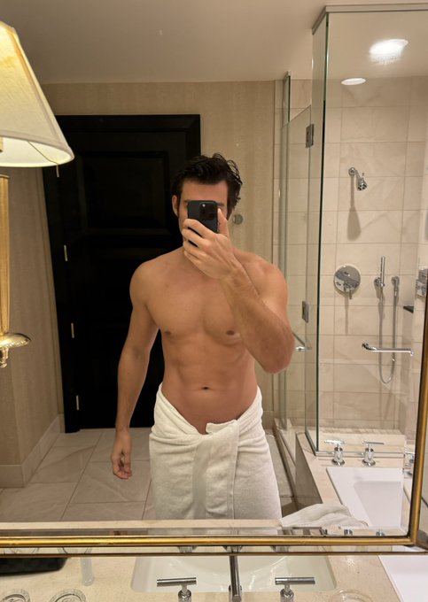 Gym ✅ Shower ✅ 😈☑️ https://t.co/4NsONpluFy