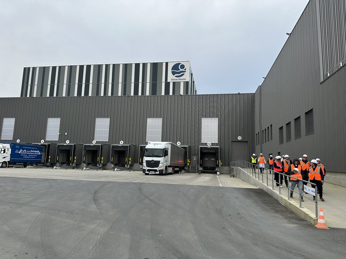schelcher's tweet image. Alors que des multinationales de l’agroalimentaire ferment régulièrement des sites en France, nous avons de formidables entrepreneurs familiaux qui continuent à investir avec ambition. C’est le cas d’Emmanuel Vasseneix du @groupeLSDH, le fabricant du lait et des jus de fruits U.…