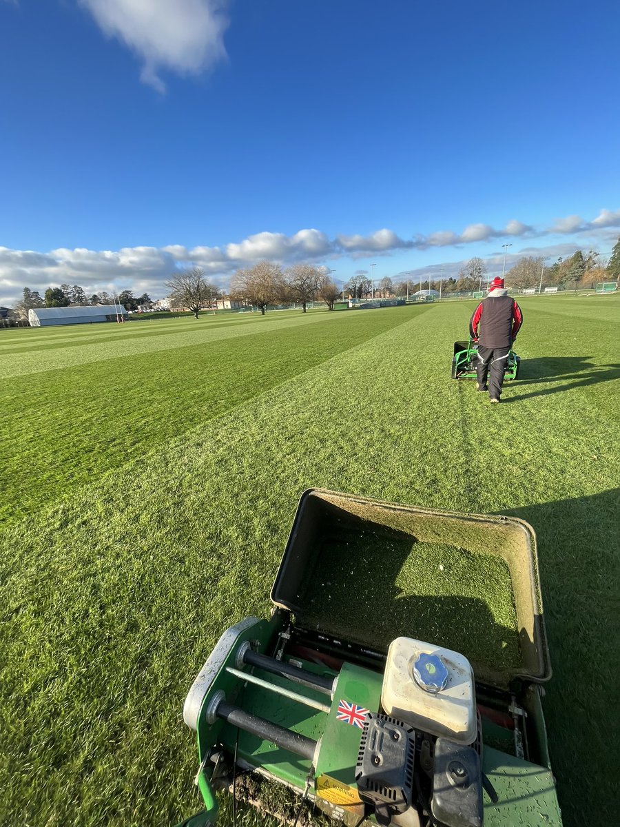 Nice afternoon cutting football pitches with <a href="/gary_garf/">Gary Higgins</a>  <a href="/KingsTaunton/">King's College</a> <a href="/DennisMowers/">Dennis Mowers</a> #G860