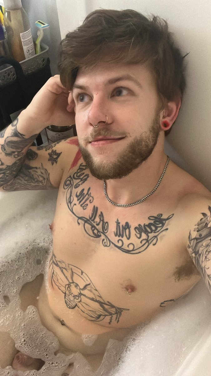 xLiamPrettyx's tweet photo. haven’t posted in awhile, been working on growing these cheeks - 2023 was a successful year of gaining - now to return to some balance this year! https://t.co/TZm1ZtjEgU
