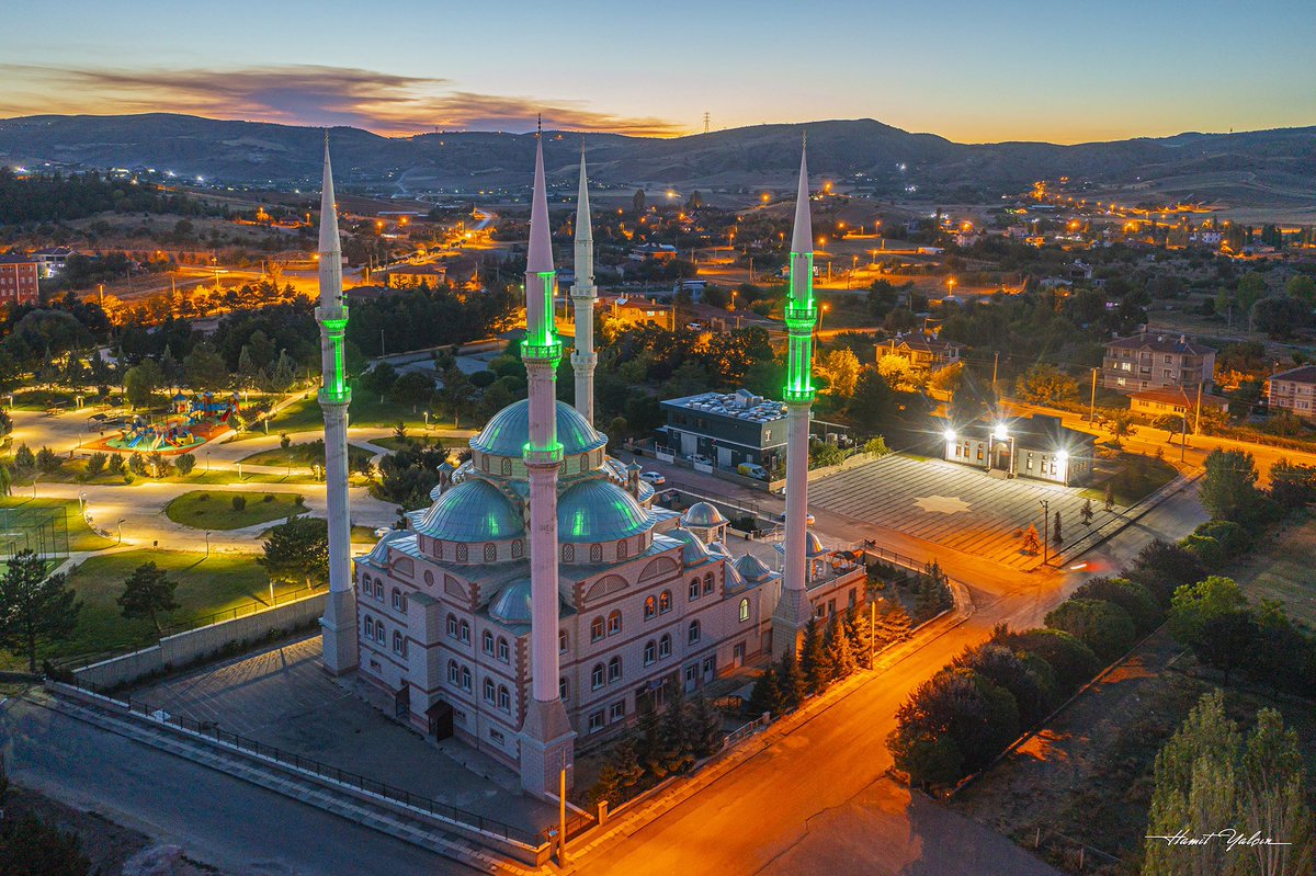 Ertugrulcetin06's tweet photo. Ellerin semaya açıldığı şu mübarek gecede 
Dualarımız kabul olsun.
Dertlilere deva, hastalara şifa…
Regaip Kandiliniz mübarek olsun.❤️

📍Sirkeli Pursaklar
#FreePalenstine #GazzedeZulümVar https://t.co/DW7YamyALx