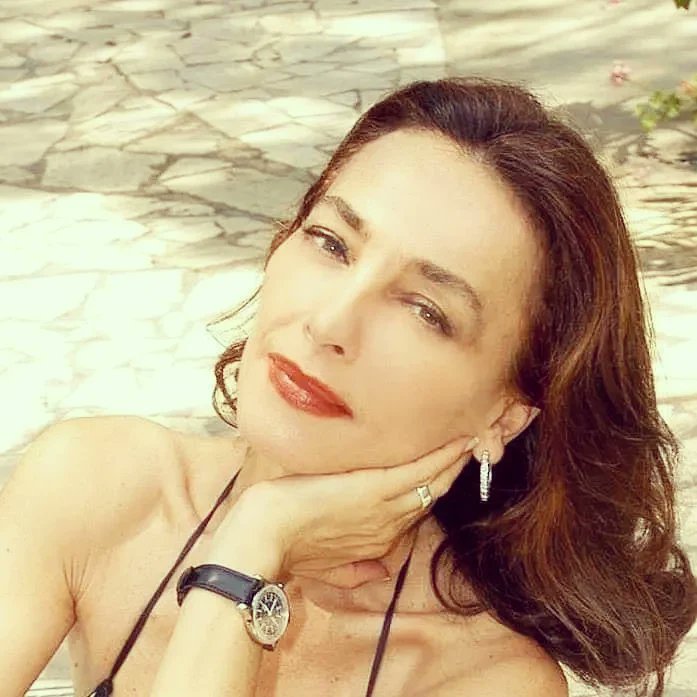 francescocz88's tweet photo. @MROmaggio #mariarosariaomaggio #compleanno #tantissimiauguroni 🥰❤️🌹🎊🎂 https://t.co/QlBsH6N3w5