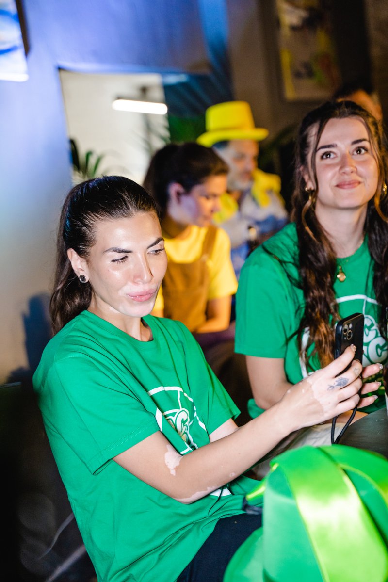 Antes de sumergirte en el juego, tómate una foto para personalizar tu avatar. 🌟🎮✨¡Te divertirá ver las aventuras que vivirá tu personaje!