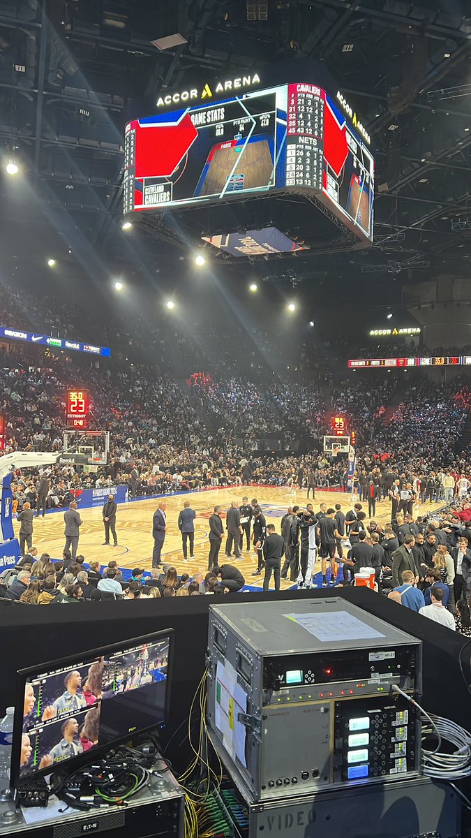 Super soirée à commenter le match NBA Cleveland vs Brooklyn à Paris, avec <a href="/Hick_Antoine/">Antoine Hick</a> à mes côtés ! 📺

Great evening commenting on the NBA Cleveland vs Brooklyn game in Paris, with Antoine Hicks by my side! #NBAParis