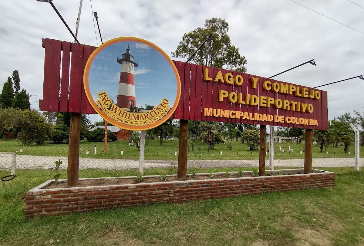gui10road's tweet photo. Colón 🏕️ sobre RN 8 se encuentra el lago municipal de Colón en un predio de 96 ha. Hay baños públicos, camping, bungalows, quinchos, parrillas, servicios, un faro con mirador y mucho espacio verde para disfrutar https://t.co/ch8UVcpieD