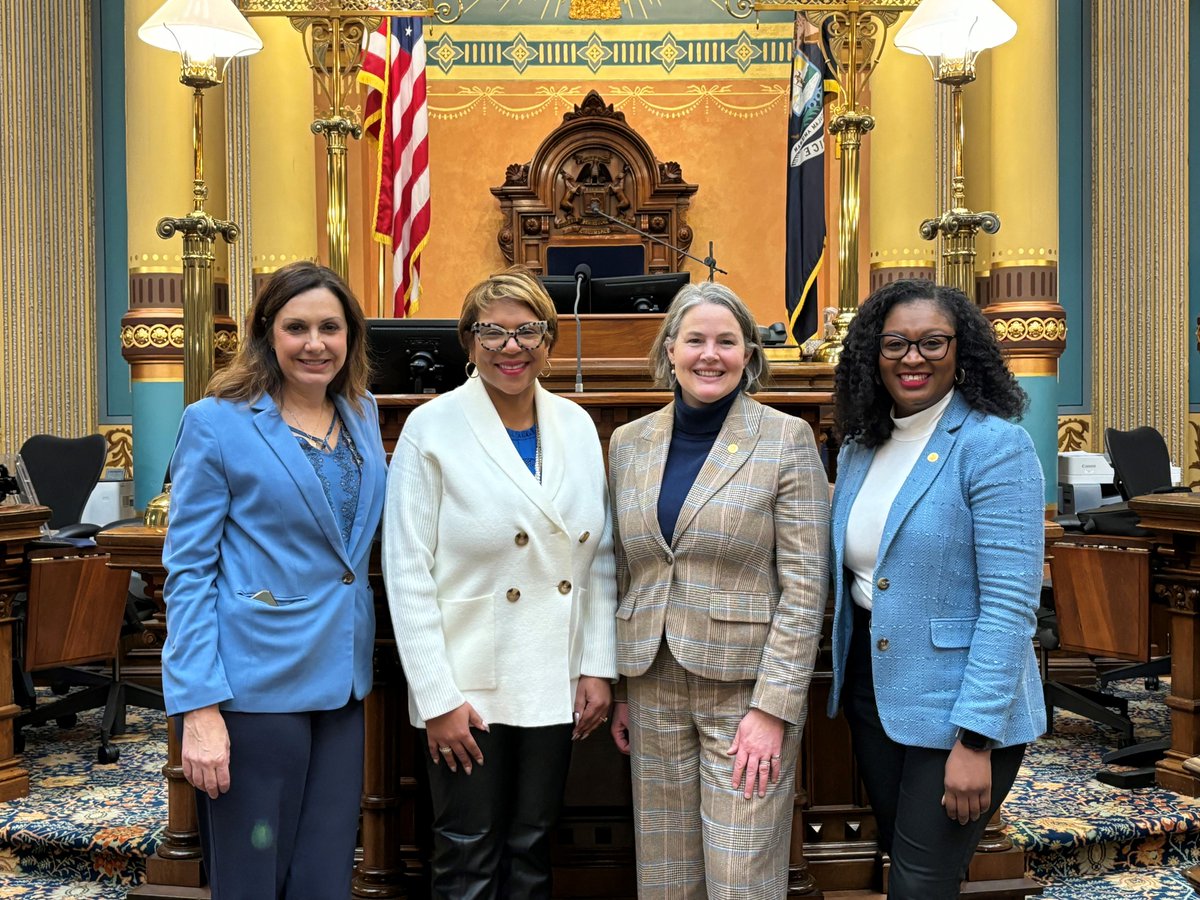 Today is #WearBlueDay to raise awareness for Human Trafficking Awareness Day.  We must do everything we can to stomp out human trafficking. Proud to stand side by side with my colleagues <a href="/SenPolehanki/">Senator Dayna Polehanki</a>, <a href="/ShinkSue/">Sue Shink</a> and <a href="/SarahAnthony517/">Sarah Anthony</a> to make a difference.
