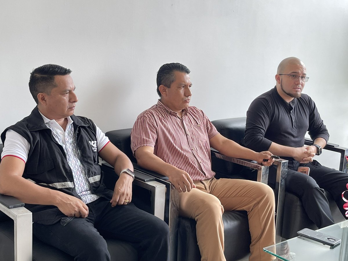 StoDomingoCJ's tweet photo. La Directora Provincial de @StoDomingoCJ, Dra. Ximena Chiriboga, mantuvo reunión de trabajo con @FiscaliaEcuador y agentes de criminalística de @PoliciaEcuador,  a fin de coordinar mejorar los tiempos en los procesos de delitos flagrantes https://t.co/VVF4ELoOw5