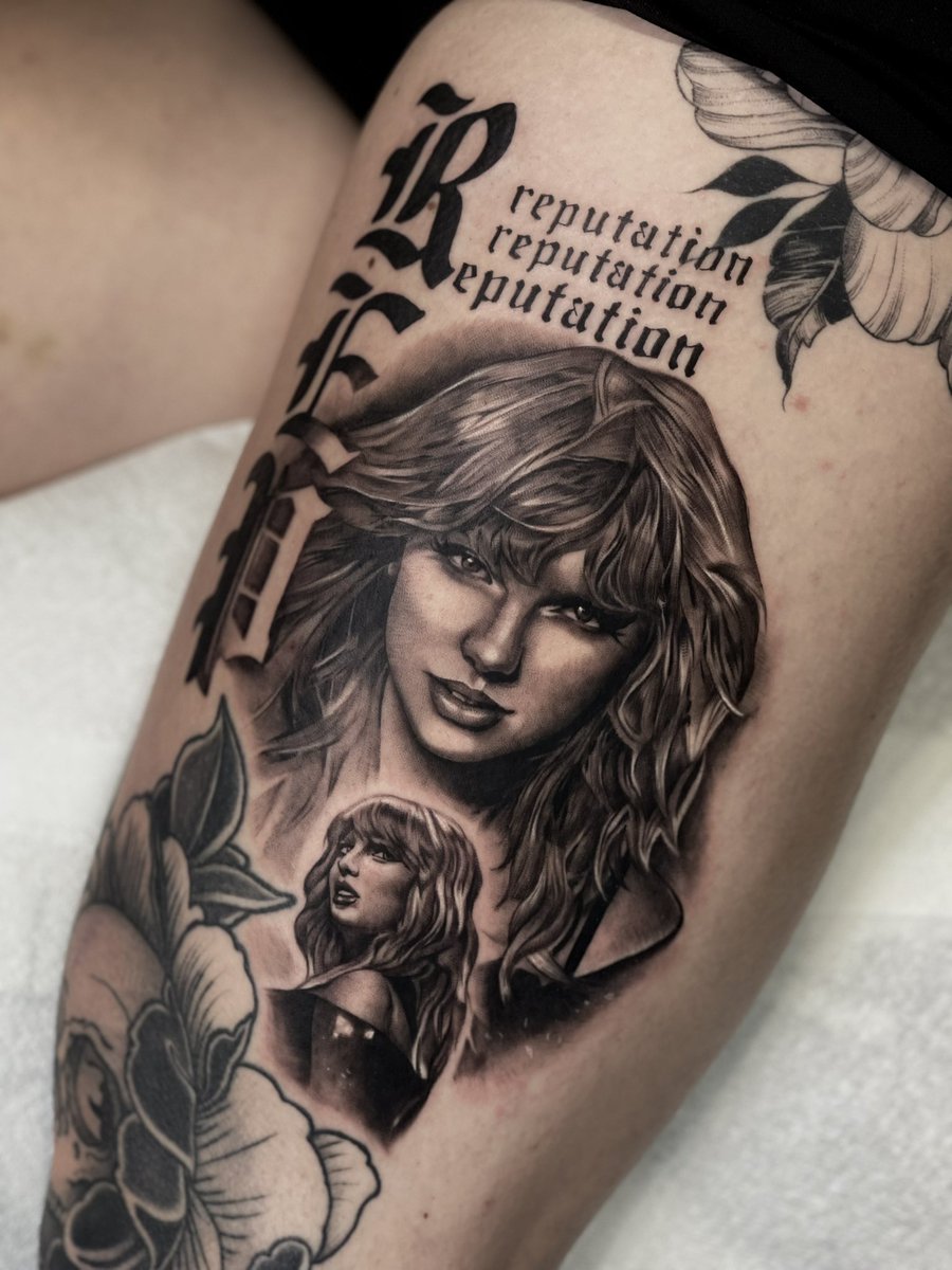 AlexSes_x's tweet photo. @taylorswift13 reputation era 🖤 a long 9 hours of tattooing but worth every minute. Please share! https://t.co/KKJFcXcODX