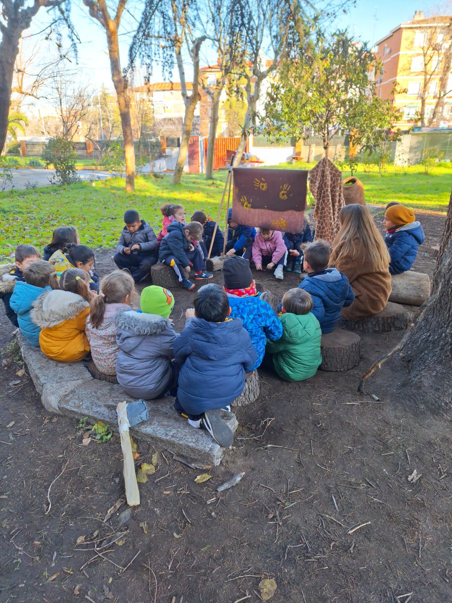 LaSalleInstituc's tweet photo. ¡Algo ha pasado en #ILSA_Infantil! 
Hemos encontrado unas huellas muy raras y grandes.  ¿De quién pueden ser?🦣
Además restos de una hoguera y unas pieles...🔥
¿Qué puede estar pasando?

#Gracias #SomosLaSalle #MiraMásAllá #NCALaSalle https://t.co/rWNgoA1L9V