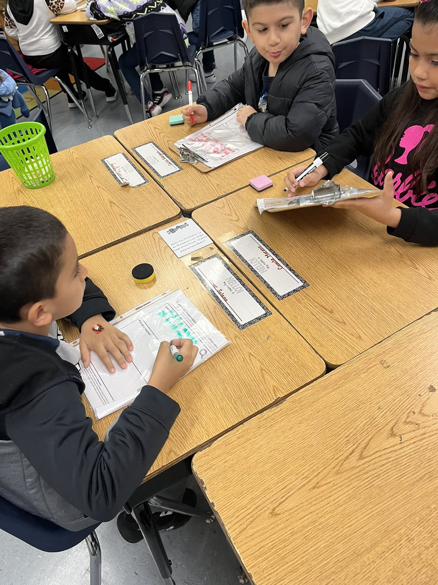 LisetteGalleg12's tweet photo. Ss analyzing word problems using the #sentencebysentence strategy. We are taking it very slow these first few days on this unit to ensure we have comprehension! @StuchberyES #multistepwordproblems #stallions #P3ProblemSolvers #babysteps #wegotthis https://t.co/j6uqFhZ899