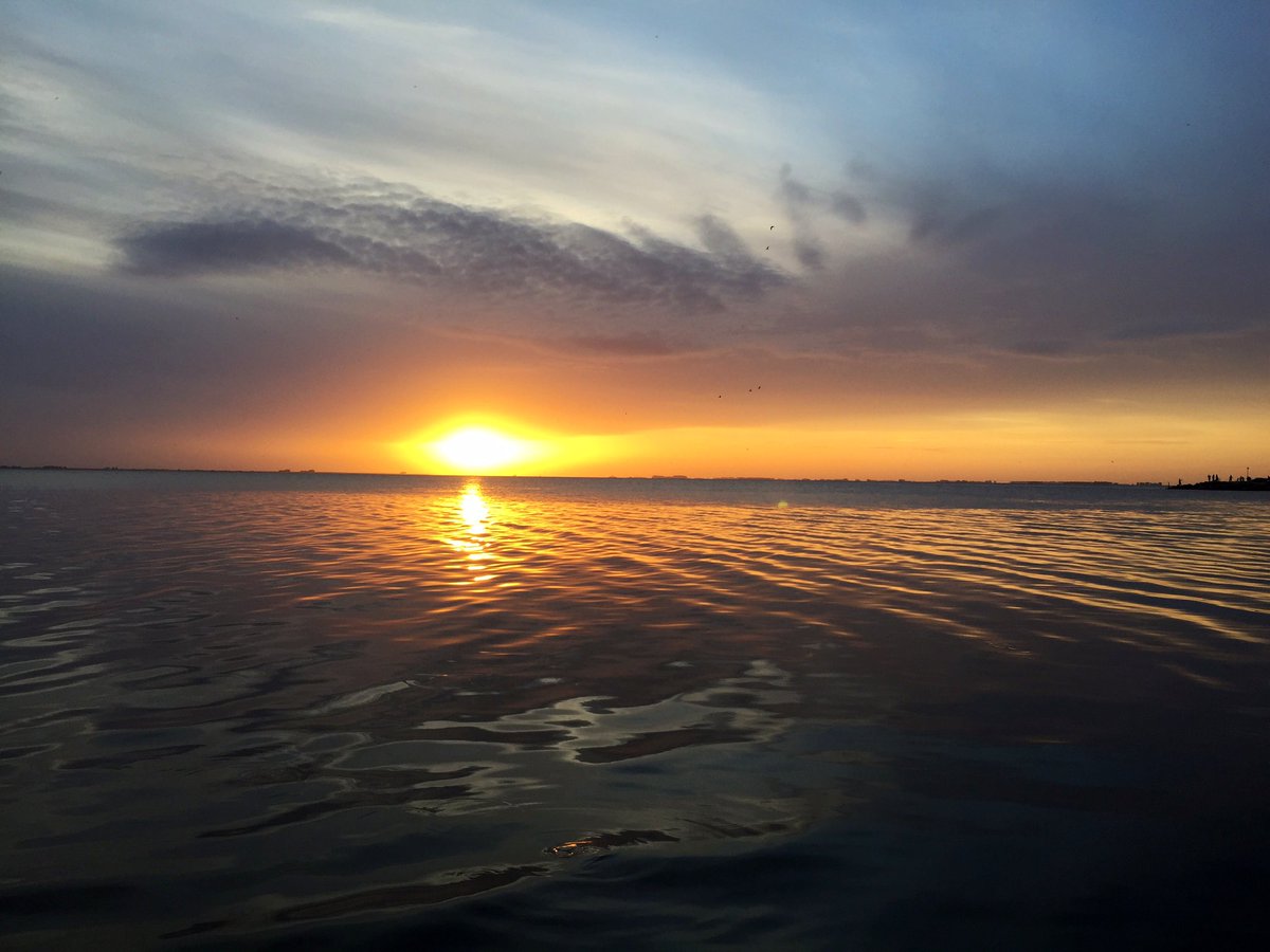 gui10road's tweet photo. Guaminí 🎣 y su Lago del Monte que bordea la ciudad. El balneario cuenta con mesas, bancos, parrillas y sectores para acampar con muchos árboles alrededor. Capital del Pejerrey y atardeceres mágicos https://t.co/7lGGTzKp3x