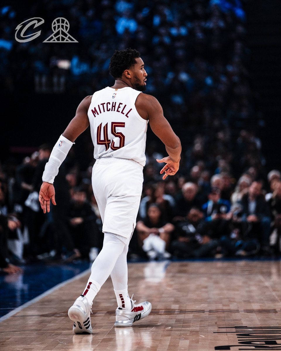 THIS GUY.

<a href="/spidadmitchell/">Donovan Mitchell</a> | 33 PTS, 11 REBS, 6 ASTS

VOTE: on.nba.com/3NwBF3i