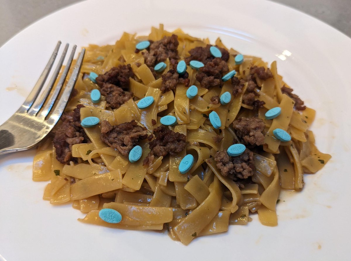 ratlimit's tweet photo. just whipped up some beef estrogenoff 😋 https://t.co/mMdM2DTc9s