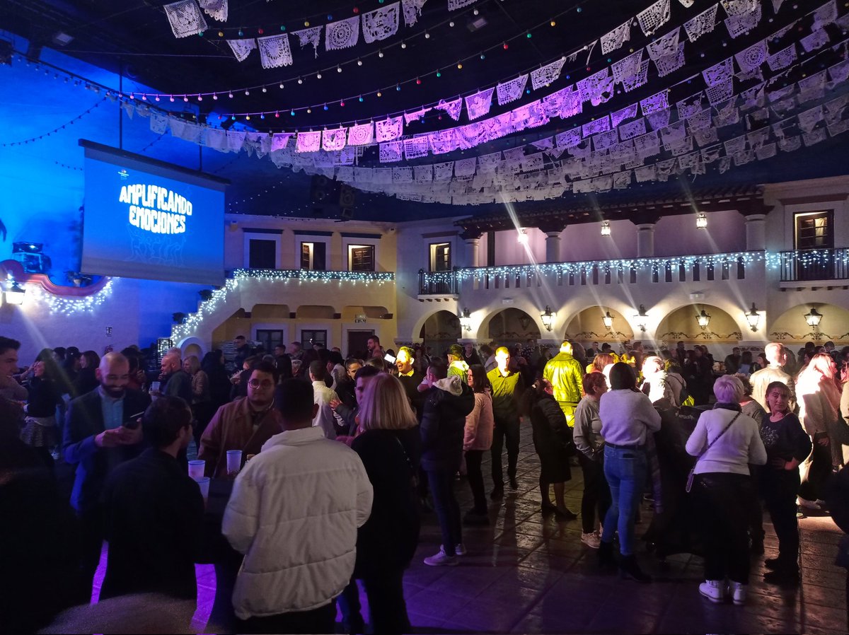 El_FrU's tweet photo. Pos ahora si, damos por finalizada la temporada en @Portaventura_ES !!! Volvemos dentro de poco pero es tiempo de descansar!!!!
#portaventura #pawteam #madetoremember #amplificandoemociones https://t.co/8q18C6Ispg