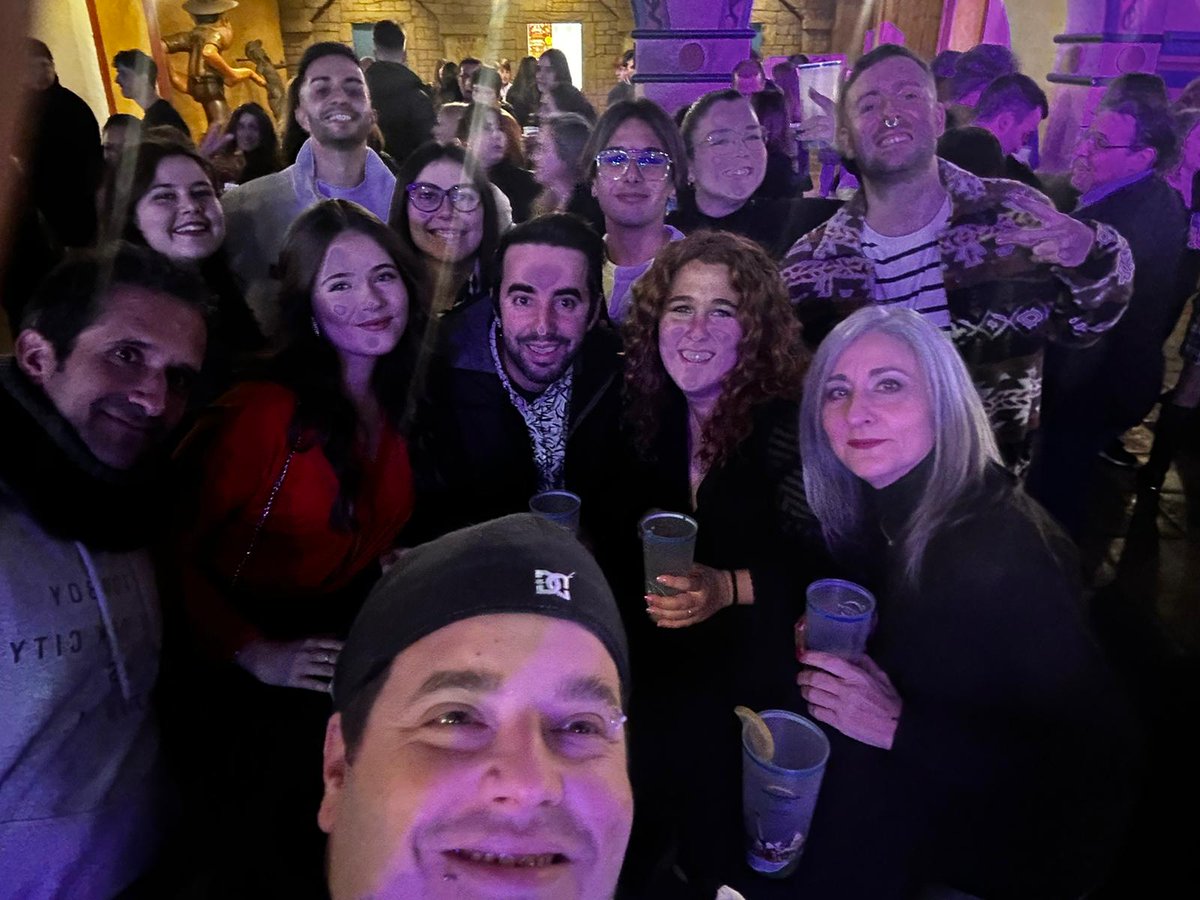 El_FrU's tweet photo. Pos ahora si, damos por finalizada la temporada en @Portaventura_ES !!! Volvemos dentro de poco pero es tiempo de descansar!!!!
#portaventura #pawteam #madetoremember #amplificandoemociones https://t.co/8q18C6Ispg