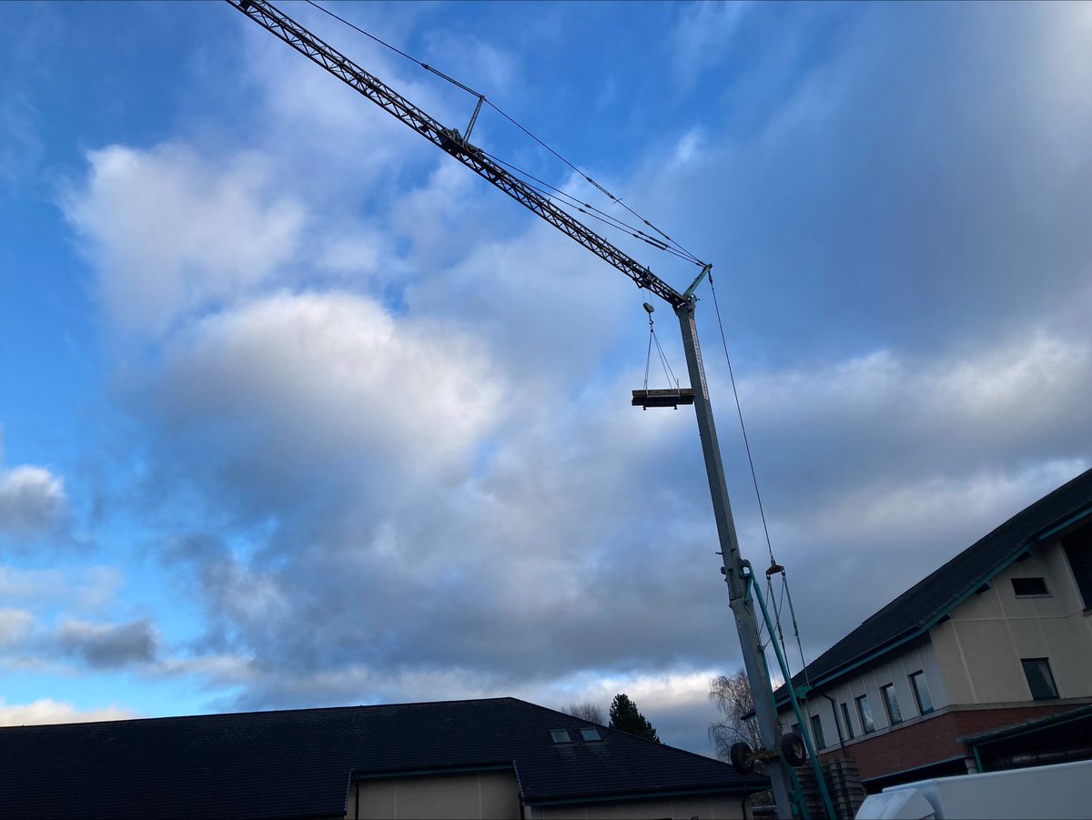 Work has started on our ⁦@NHSCTrust⁩ Causeway Hospital Solar PV scheme. The crane has arrived and panel installation commenced. This scheme has been supported by funding from ⁦@Economy_NI⁩ #teamNORTH #sustainability #nhsctenergyteam ☀️☀️☀️