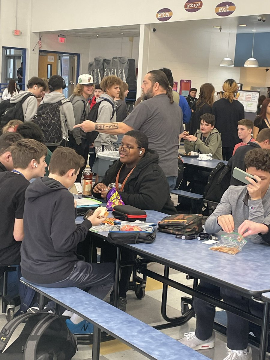 scclbuffs's tweet photo. Shout out to Mr. Thornton, History teacher for engaging with the students on lunch duty today. @MrTSCUC #modelwhatyouexpect #service https://t.co/QeJdV5UnX0