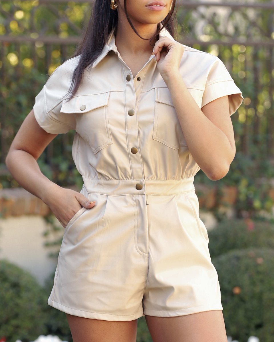 avenuedeschamps's tweet photo. we can't resist a cute romper ✨

#romper #leather #weekendoutfit #fashioninspo #january #ootd https://t.co/ZGTmVIj7Fz