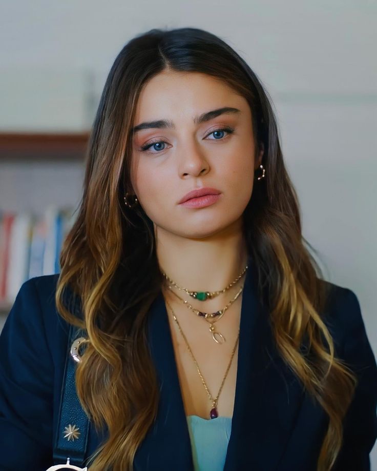 في قلبي ساقيه
تدمع
ويباب يرشف من ندى 
محجرها
حتى يتورد القصيد
صباح الخير