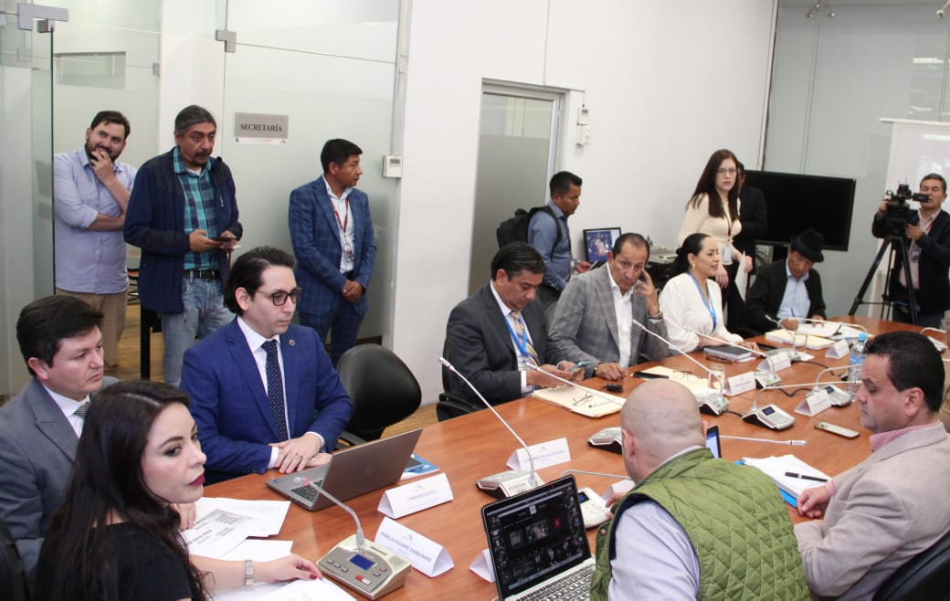 ContraloriaECU's tweet photo. #Ahora | Por delegación del Contralor General del Estado, Dr. #MauricioTorres, el Ab. @NestorToroH, asesor de la #CGE, informa a los legisladores de @FiscalizacionAN la gestión de la @ContraloriaECU en torno a las prestaciones y beneficios sociales que entrega @InclusionEc. https://t.co/mCMc7IuUAc