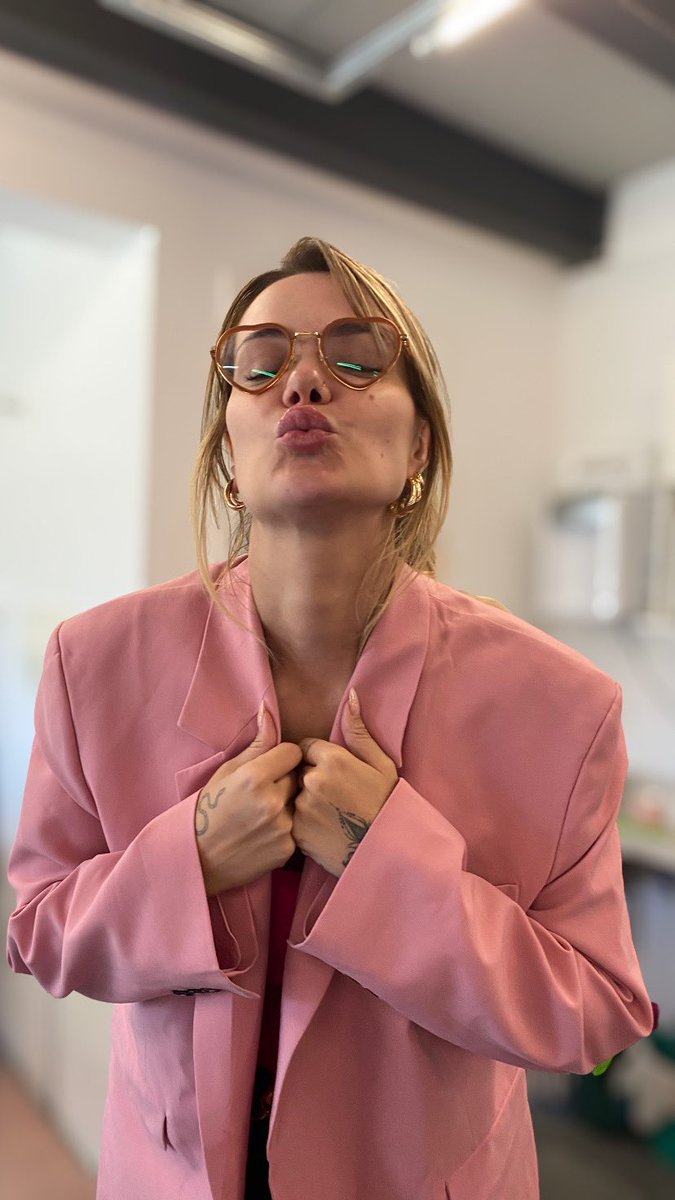 camilafco's tweet photo. o tbt de hoje foi ao vivo 🥹
Marcela ainda tem o óculos de coração que usou no BBB 💜 https://t.co/EQ1UxyJYqc
