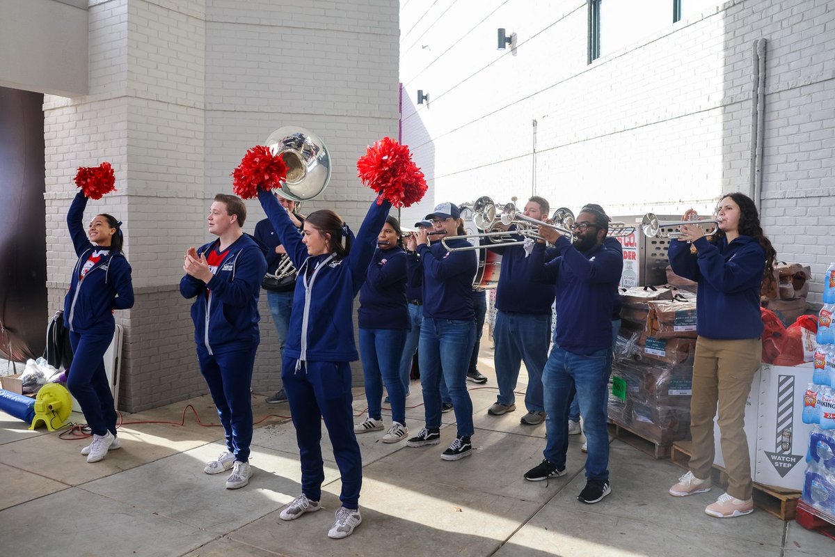 MobileChamber's tweet photo. 🎊 Congratulations to Piggly Wiggly University Blvd on their Grand Opening! 🛒 The Mobile Chamber was thrilled to host the ribbon cutting ceremony for this fantastic addition to our community. Thank you to everyone who joined us, including the Mayor, for making it memorable. https://t.co/FqMIG69NLB