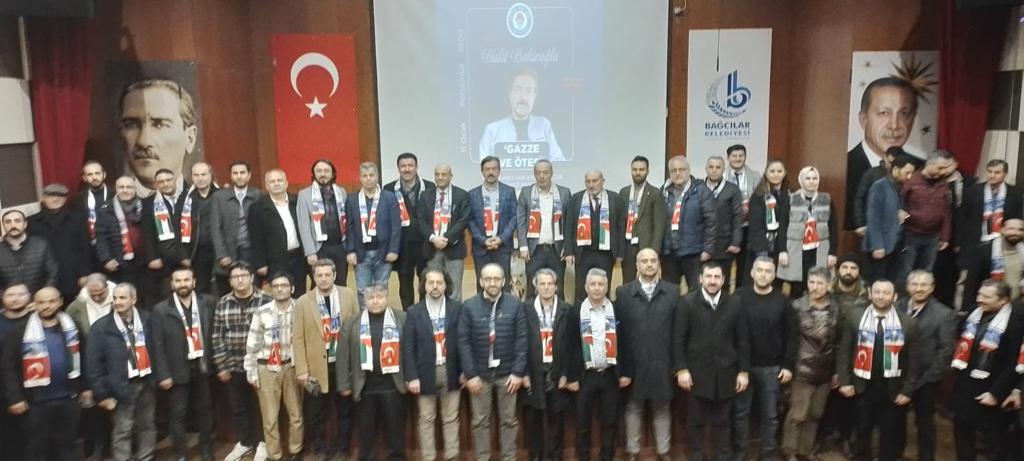 ebsistanbul1's tweet photo. Eğitim Bir Sen İstanbul 1 nolu şubenin organize ettiği 'Gazze ve Ötesi' konulu söyleşi in konuğu Halit Bekiroğlu  idi.

Konuğumuz konuşmasında "Gazze meselesi ,  sürekli gündemde olmalidir. Hamas ve Kassam Tugaylarinin esir değişimindeki insani tutumu onları  tüm dünyaya adaletin, hoşgörünün ve  İslami duruşun  abidesi haline getirdi. 

İşte bu abide davranış İsrail'in ömrünün de sonuna geldiğinin apaçık belirtisidir. 

 Bunun içinde *süreklilik*, *yaygınlık* ve *kuşatıcilik*  kazandırmaliyiz bu  konuya . 

Gazze konusu ülkemizdeki belli bir kesimin değil tüm kesimlerin meseledir.  

Herkes mesleği ne olursa olsun bu konuya vakıf olacak şekilde gücümüz yettiğince dilimizden, elimizden ve yüreğimizden dusurmemeliyiz. " dedi.

Şube Başkanımız @mukreminkose 'de programın sonunda
" Halit Bekiroğlu ile  "Gazze ve Ötesi" Programımızı Bağcılar Mehmet Akif Ersoy Kültür Merkezinde gerçekleştirdik. @halitbekiroglu 'na Gazze Gündemiyle ilgili olarak aydınlatıcı  ve ziyadesiyle istifade ettiğimiz sunumundan dolayı ,programımıza katılarak bizleri mutlu eden Bağcılar ve Kağıthane İlçe Milli Eğitim Müdürlerimize , Şube Müdürlerimize ,Programın hazırlanmasında emek sarf eden eden İstanbul 1 Nolu Teşkilatımıza , Programımıza katılım sağlayan tüm üyelerimize teşekkür ederiz." dedi.