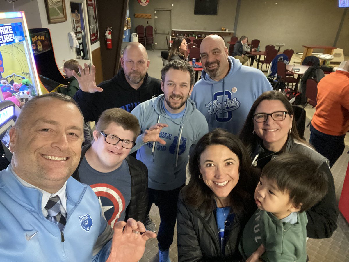 Todd_spinner's tweet photo. Great way to spend a Thursday afternoon!  CLAWSUP!!
@BerlinBowling @BerlinBearsAD @obhsstudentnews @ErinBushOBHS @MarkNori71 @ClawsUpEnglish @MrMarkRoseOBHS @conrad_maria @TeamAlexCbus @OhioPrincipals https://t.co/aWak4bcXqV
