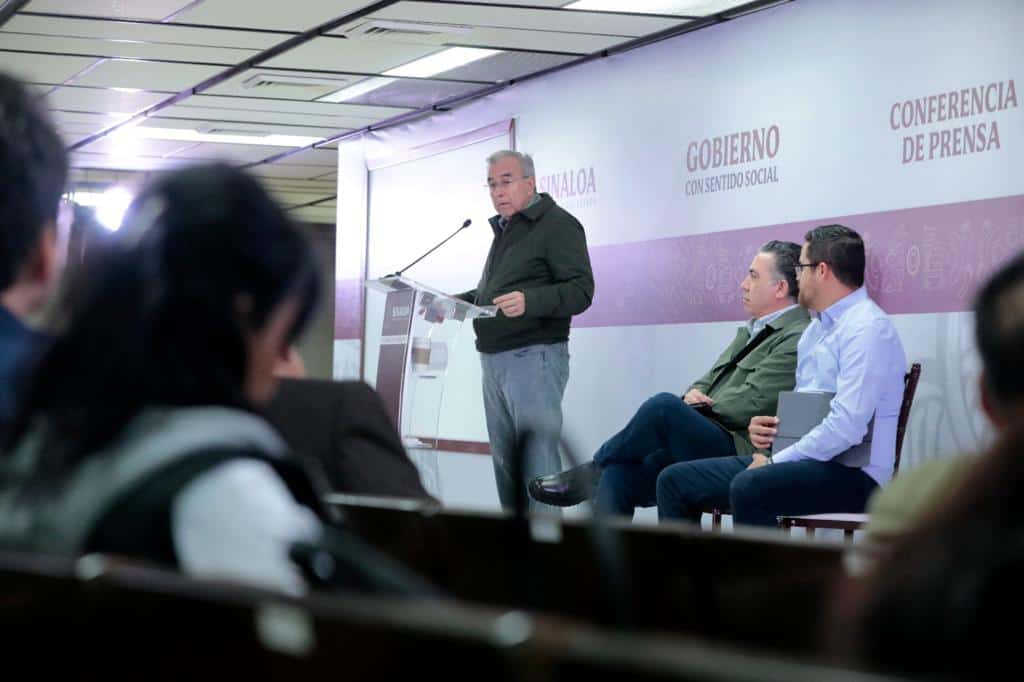 Culiacan, Sinaloa.- El gobernador de Sinaloa, Rubén Rocha Moya, anunció este lunes que autorizó la compra de 2 mil aires acondicionados para instituciones de educación básica del estado, con el fin demejorar las condiciones de los alumnos y maestros

comunicanoticias.com.mx/rocha-moya-anu…