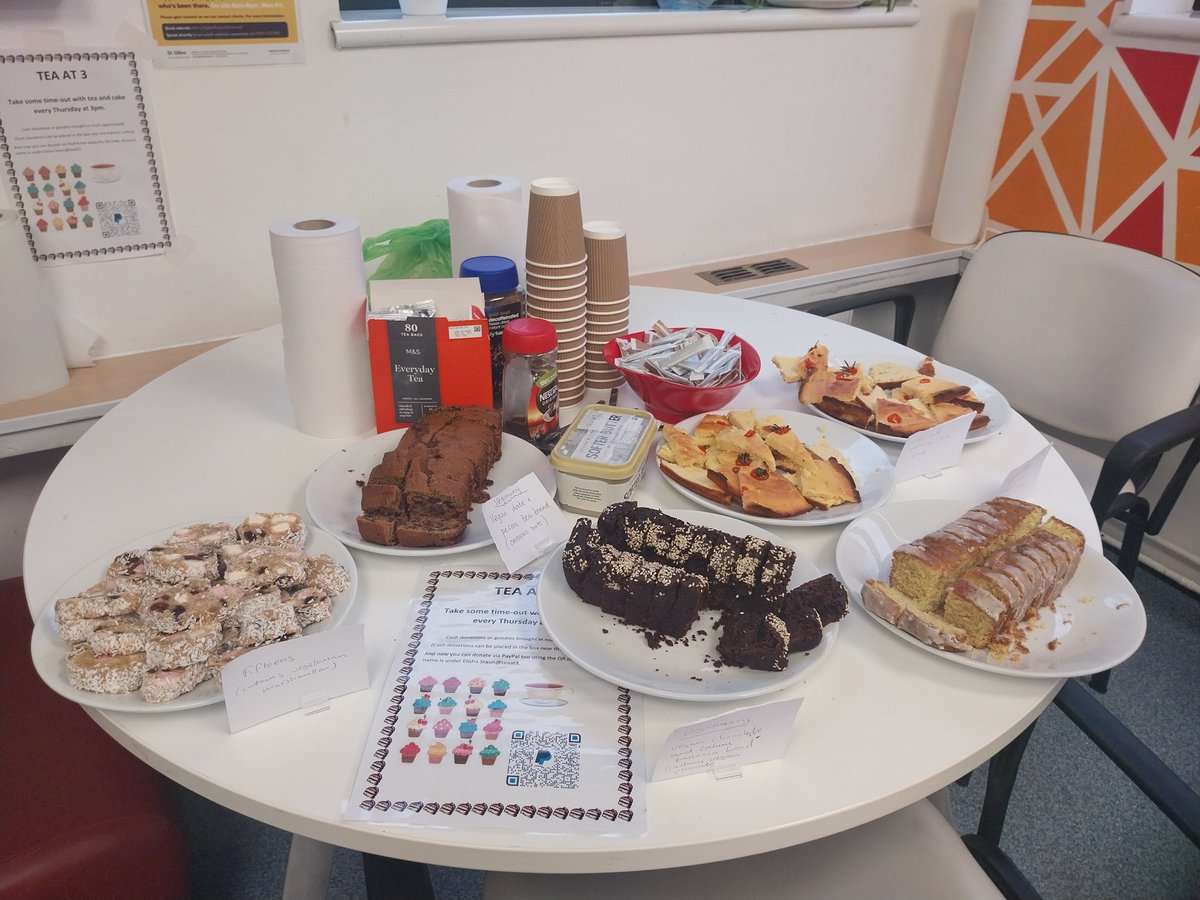 heidi_ed's tweet photo. Another #Veganuary #TeaAtThree @WhitHealth ED.
Vegan chocolate and tahini banana bread (@Nigella_Lawson ), vegan lemon drizzle cake, vegan date and pecan tea loaf
 Also chilli and rosemary cornbread (@GizziErskine ) and the iconic Northern Irish tray bake - the Fifteen https://t.co/HUL1tsQP52